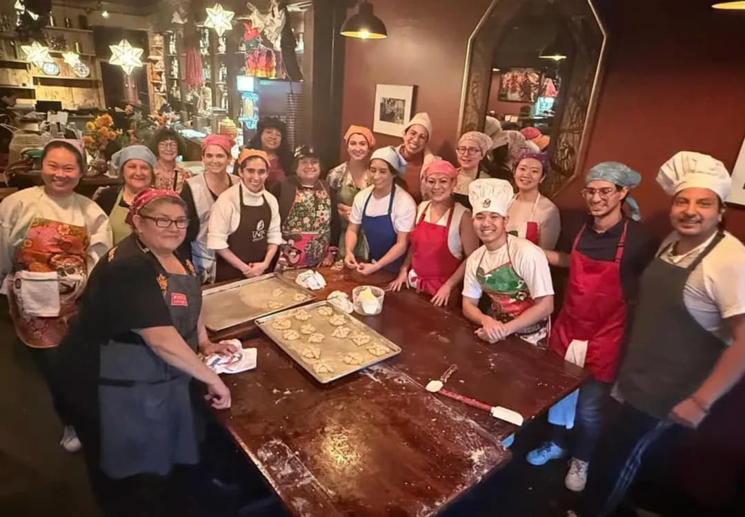 Taller de Pan de Muerto con Doña Estela